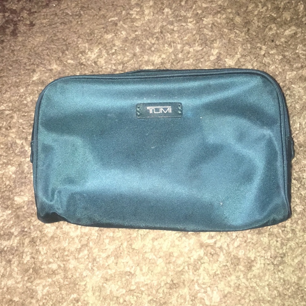 TUMI TOILETTE